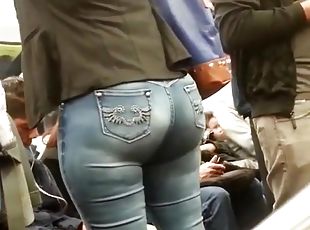 The hottest candid booty in public in tight jeans and pants