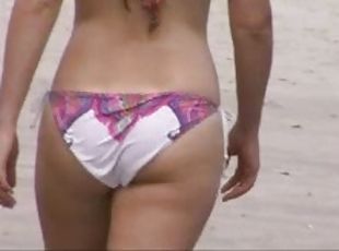 candid teen beach spy 25 jiggly white booty, nice ass